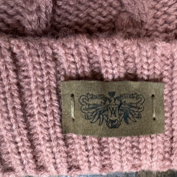 NWT ANGELA AND WILLIAM SHERPA LINING BEANIE - Picture 5 of 7